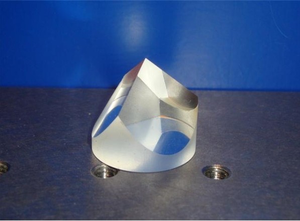 什么是角錐棱鏡？它有哪些光學(xué)作用？