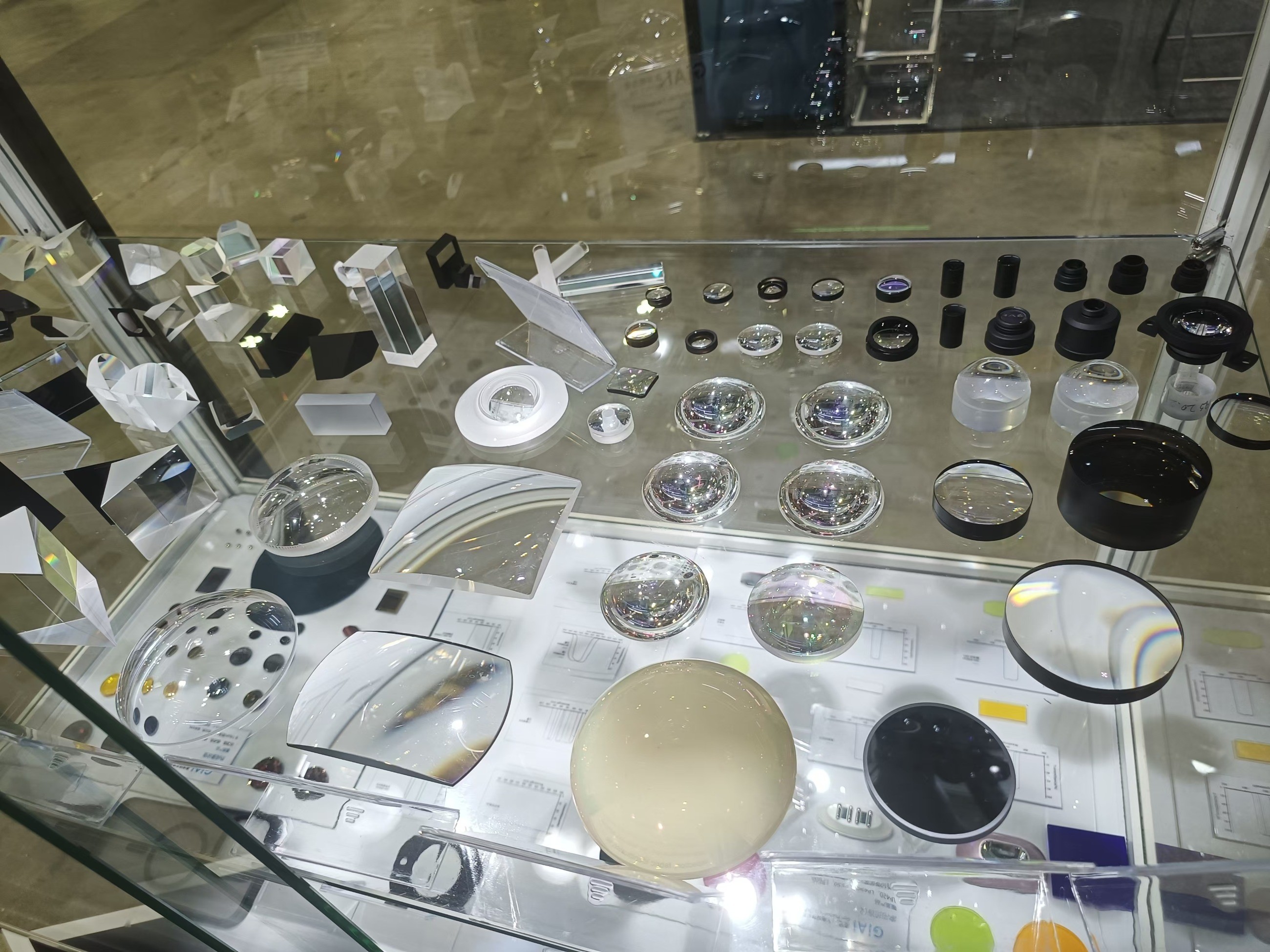 非球面點(diǎn)車(chē)與一體模壓工藝對(duì)比與應(yīng)用表現(xiàn)