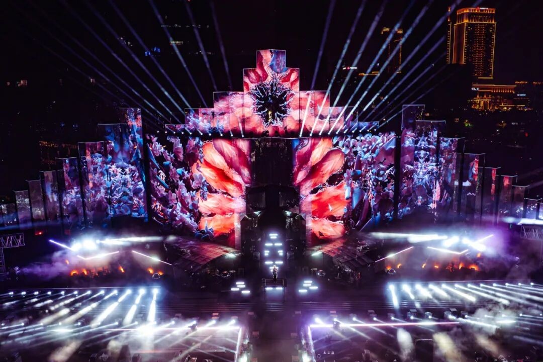 現(xiàn)階段舞臺激光的光學鏡片應用分析